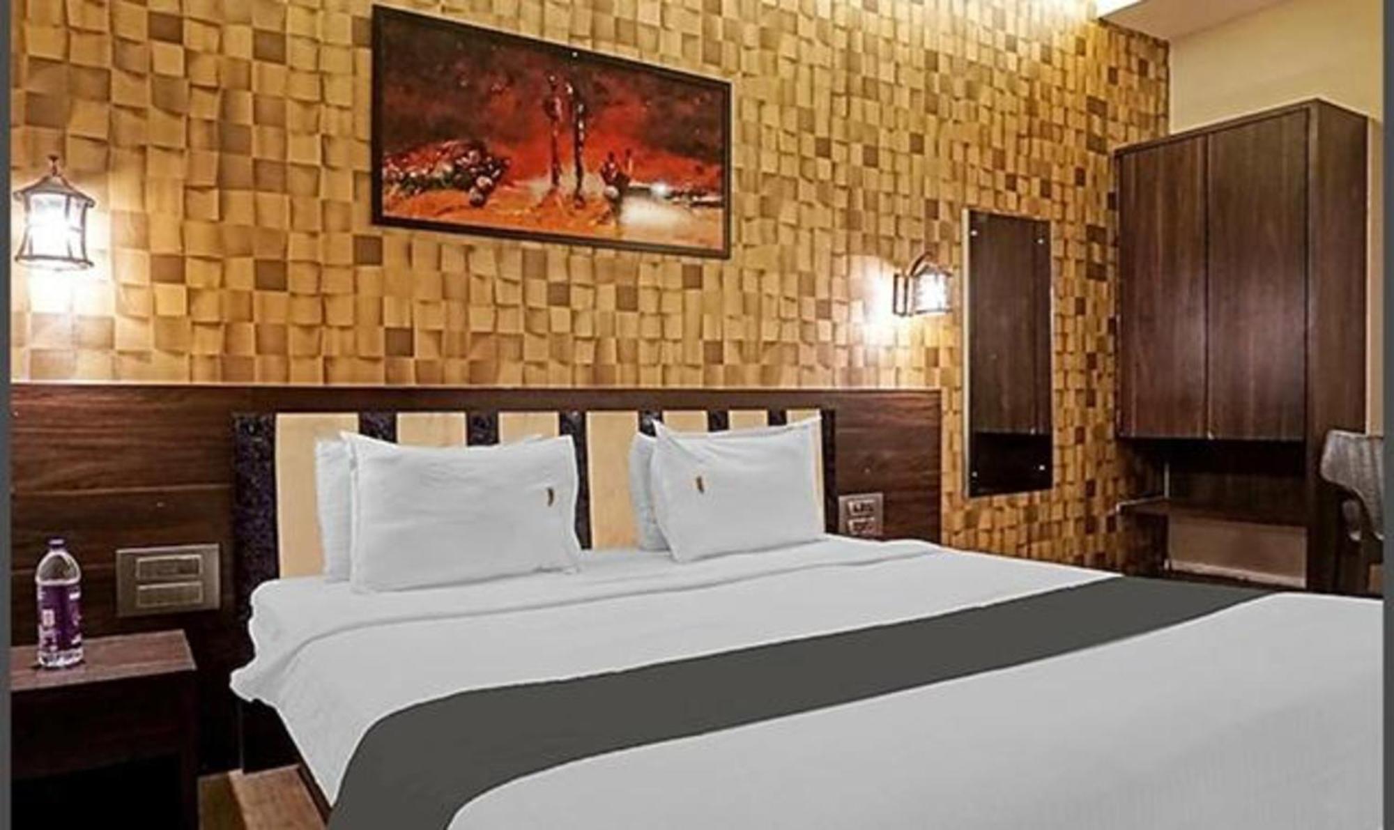 Omkar Executive Hotel Yerandwane Екстериор снимка