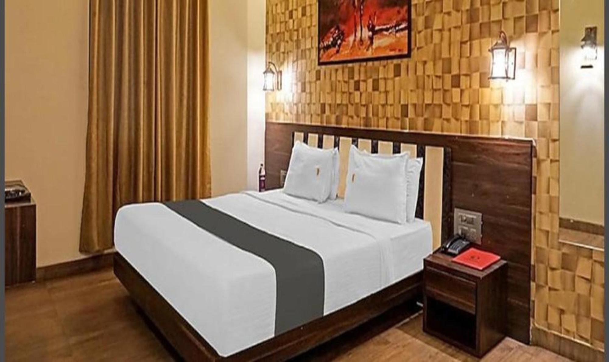 Omkar Executive Hotel Yerandwane Екстериор снимка