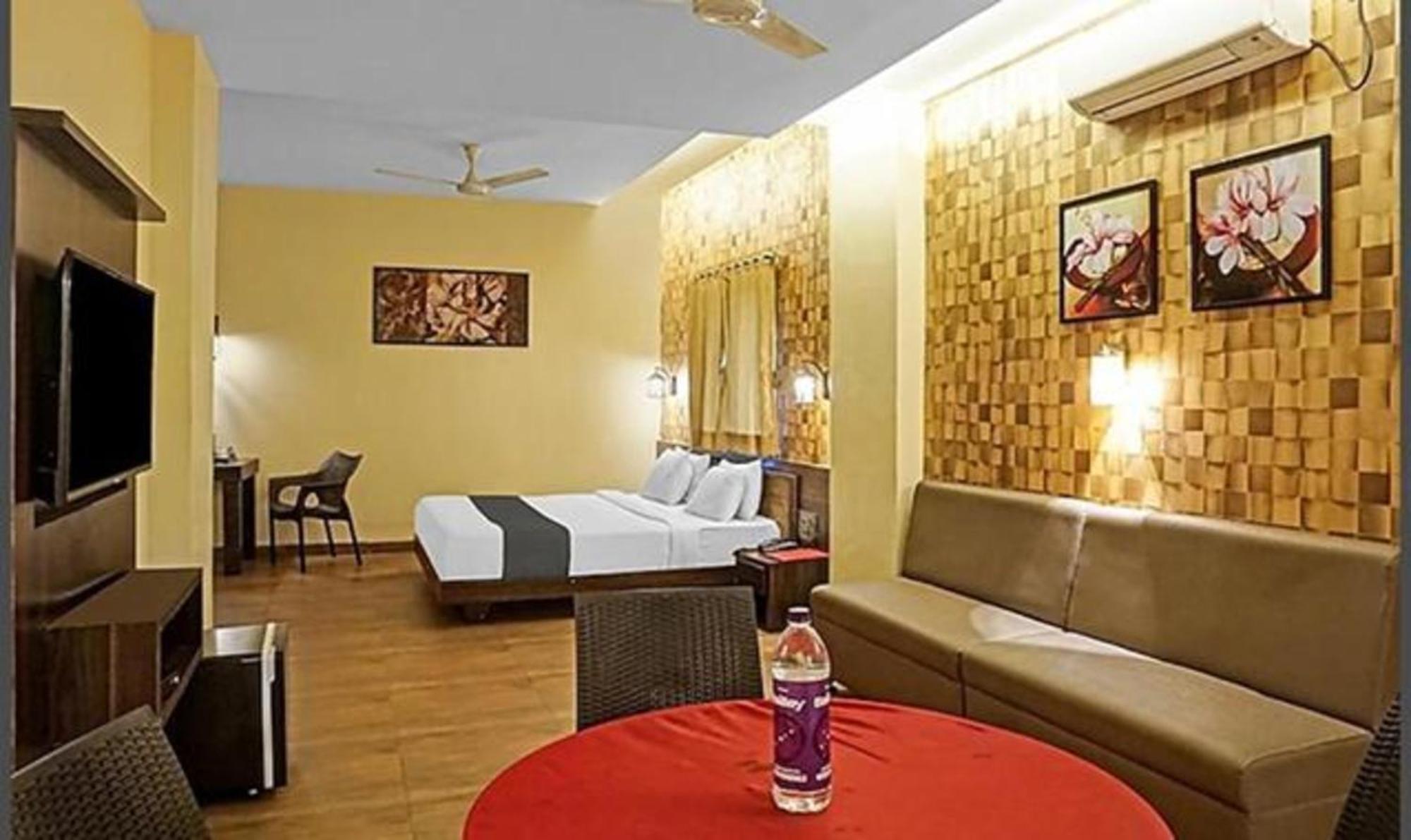 Omkar Executive Hotel Yerandwane Екстериор снимка