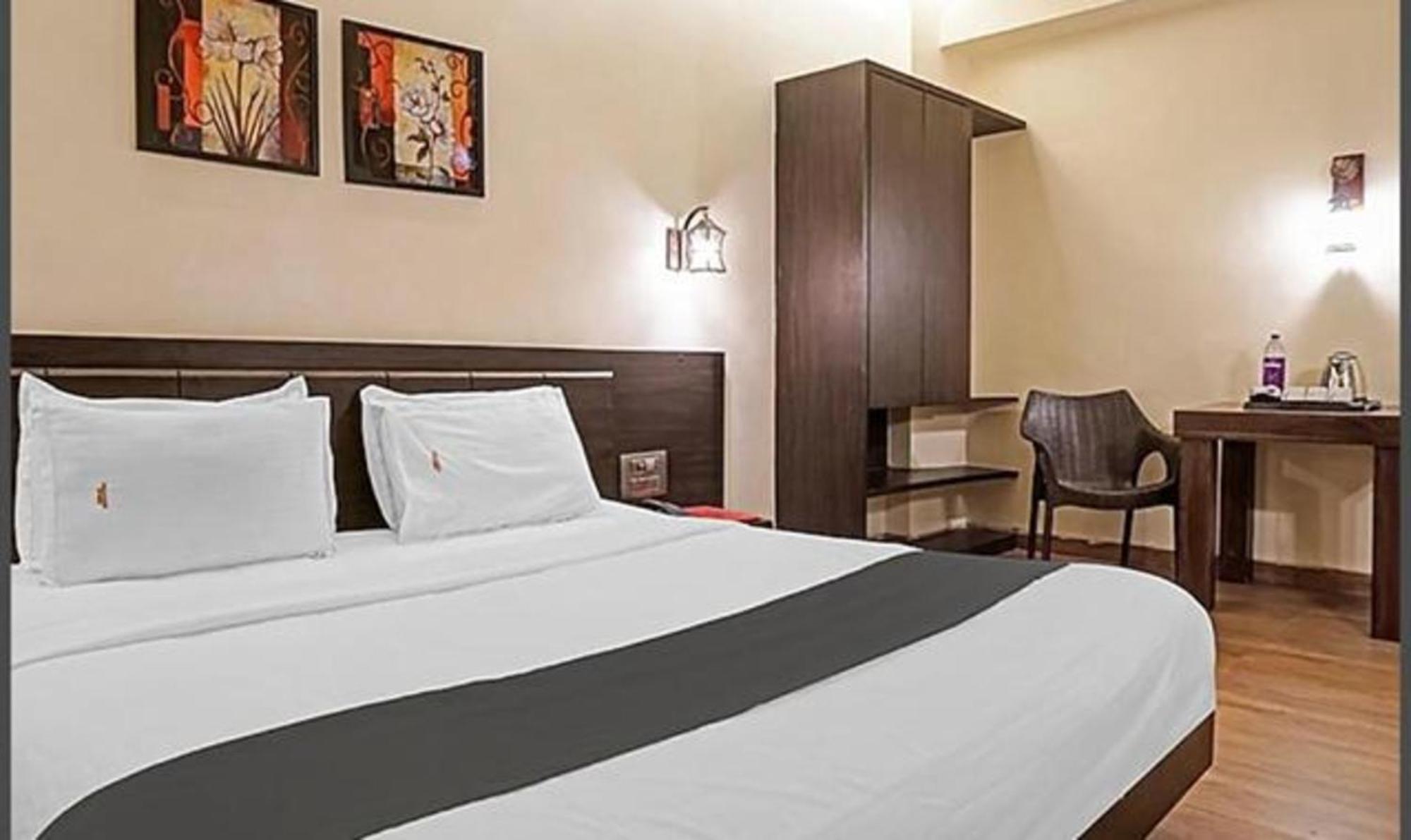 Omkar Executive Hotel Yerandwane Екстериор снимка