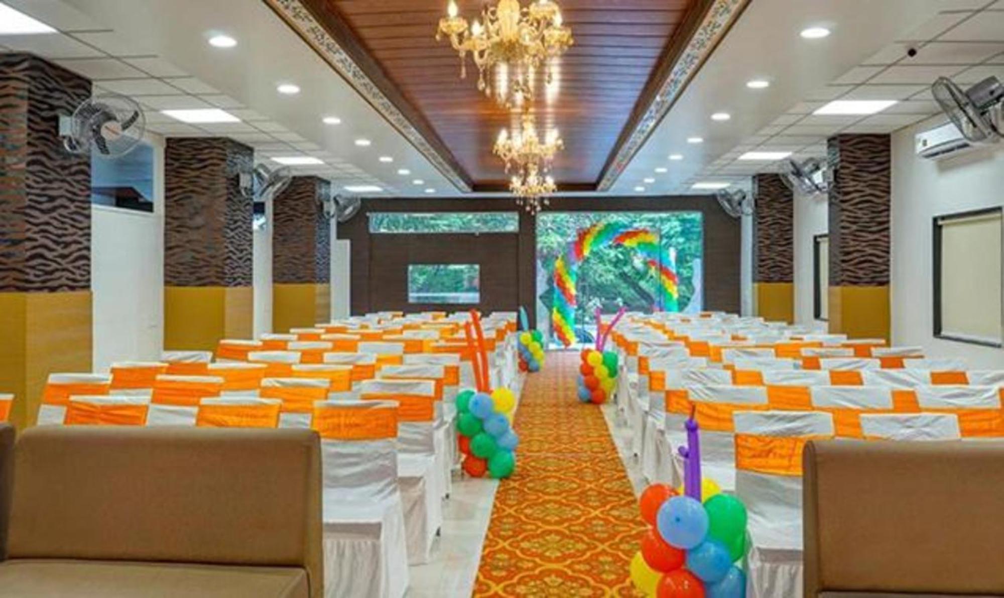 Omkar Executive Hotel Yerandwane Екстериор снимка