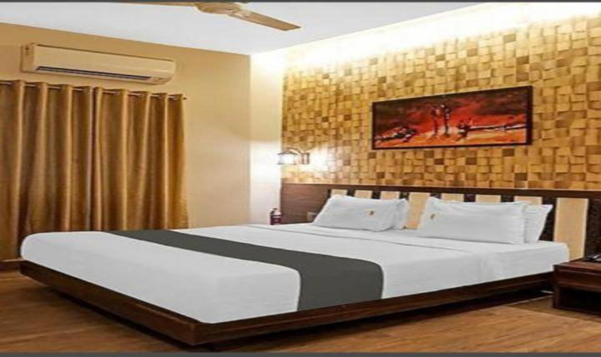 Omkar Executive Hotel Yerandwane Екстериор снимка