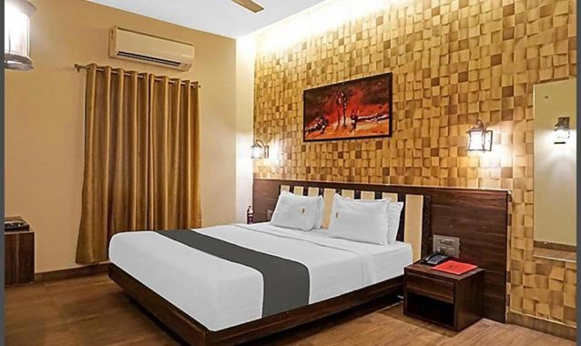 Omkar Executive Hotel Yerandwane Екстериор снимка