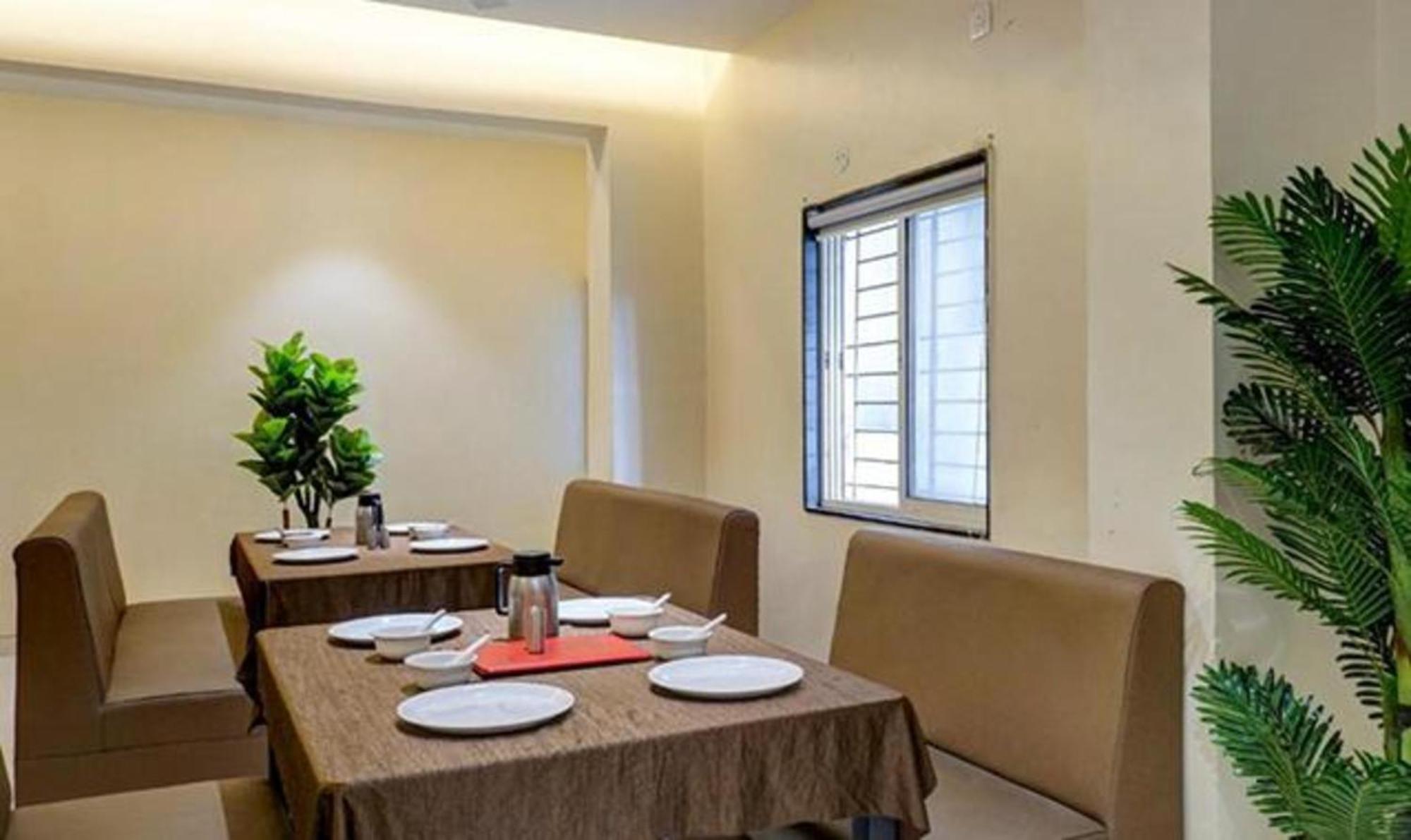 Omkar Executive Hotel Yerandwane Екстериор снимка